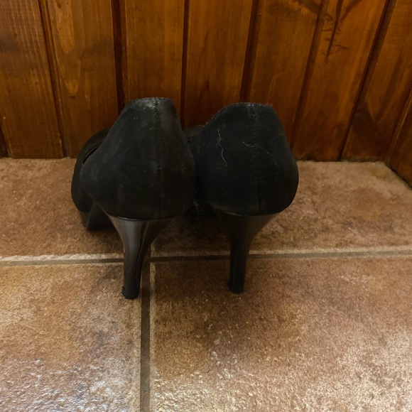 Cute velvet black close toed shoes - Picture 3 of 4